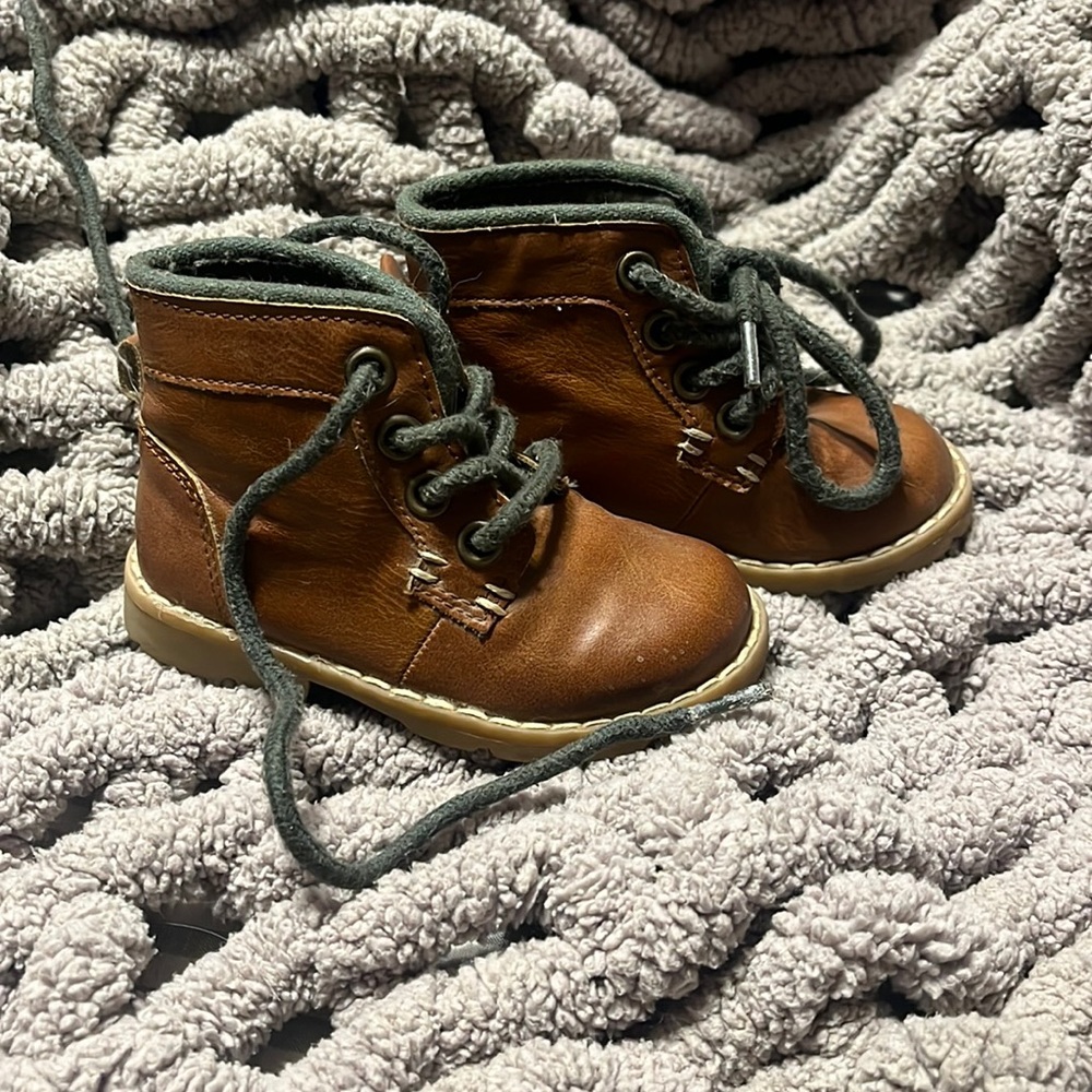 Crazy 8s boots